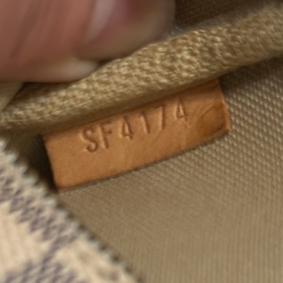 Louis Vuitton Mini Pochette Azur - Picture 8 of 14